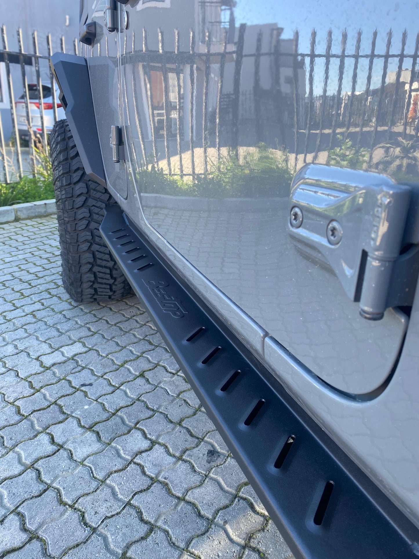 GRANITE SERIES™ ROCK RAILS / Steps / Sliders - for Wrangler 4DR JLU by Bestop