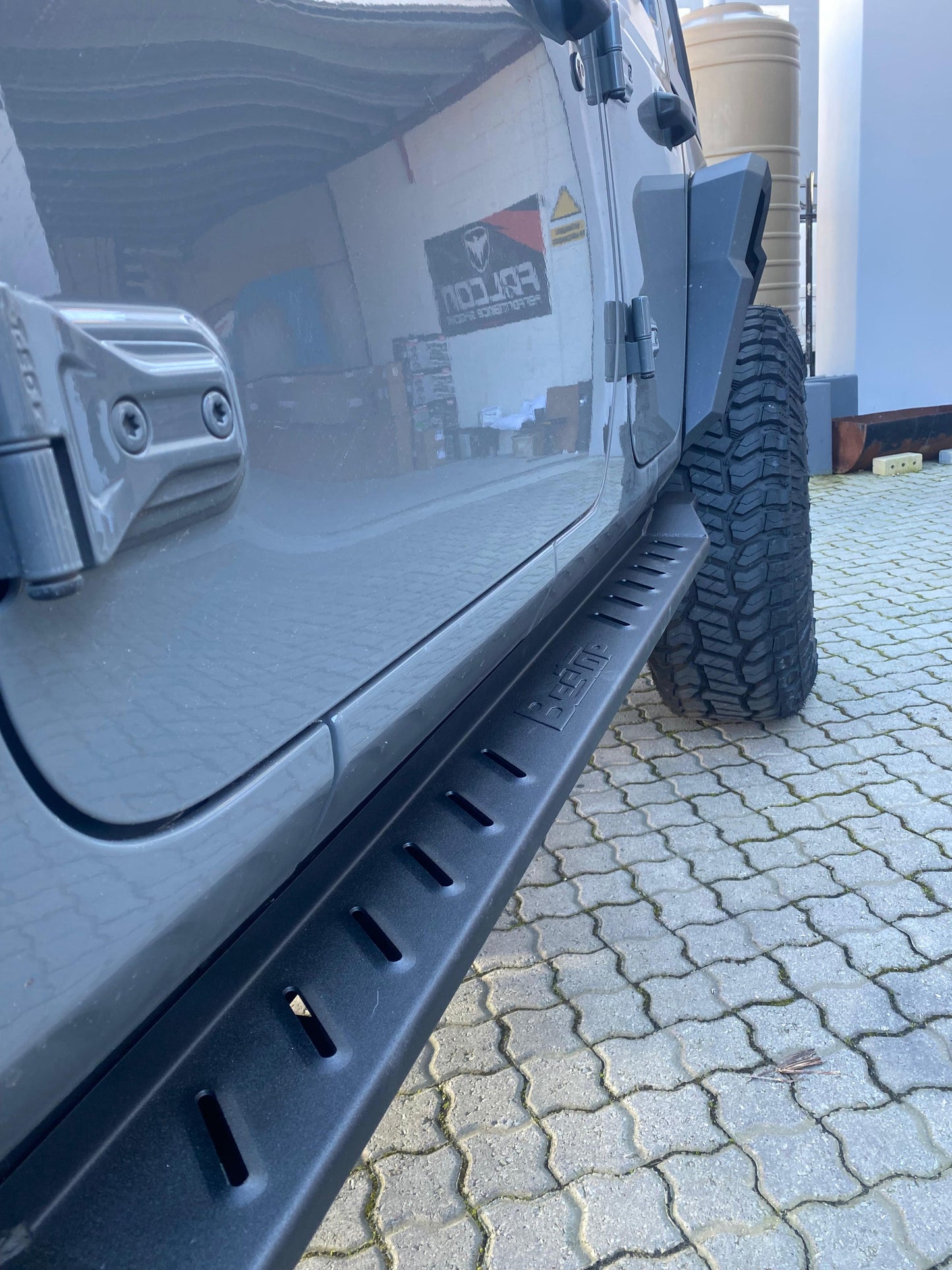 GRANITE SERIES™ ROCK RAILS / Steps / Sliders - for Wrangler 4DR JLU by Bestop