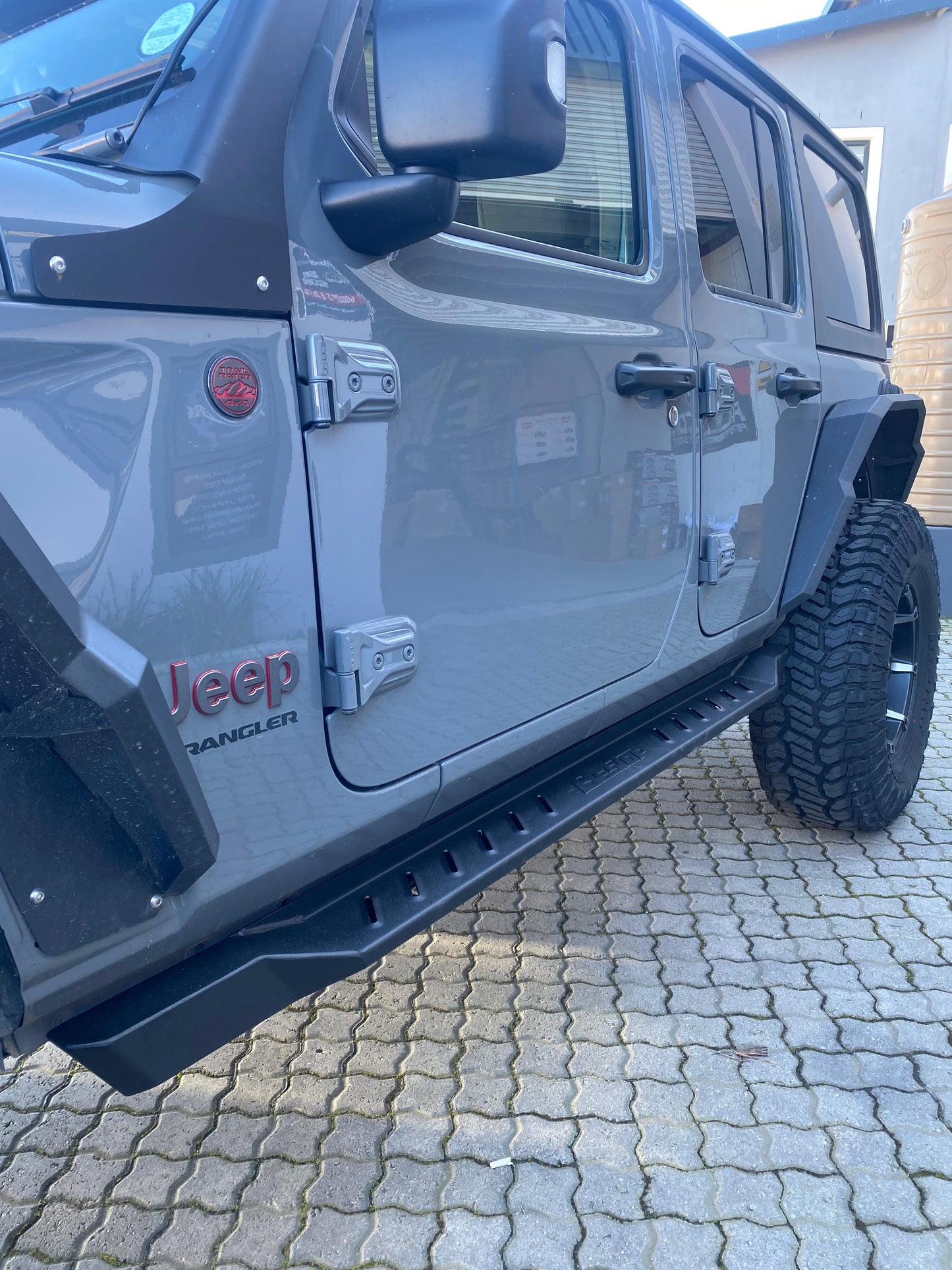 GRANITE SERIES™ ROCK RAILS / Steps / Sliders - for Wrangler 4DR JLU by Bestop