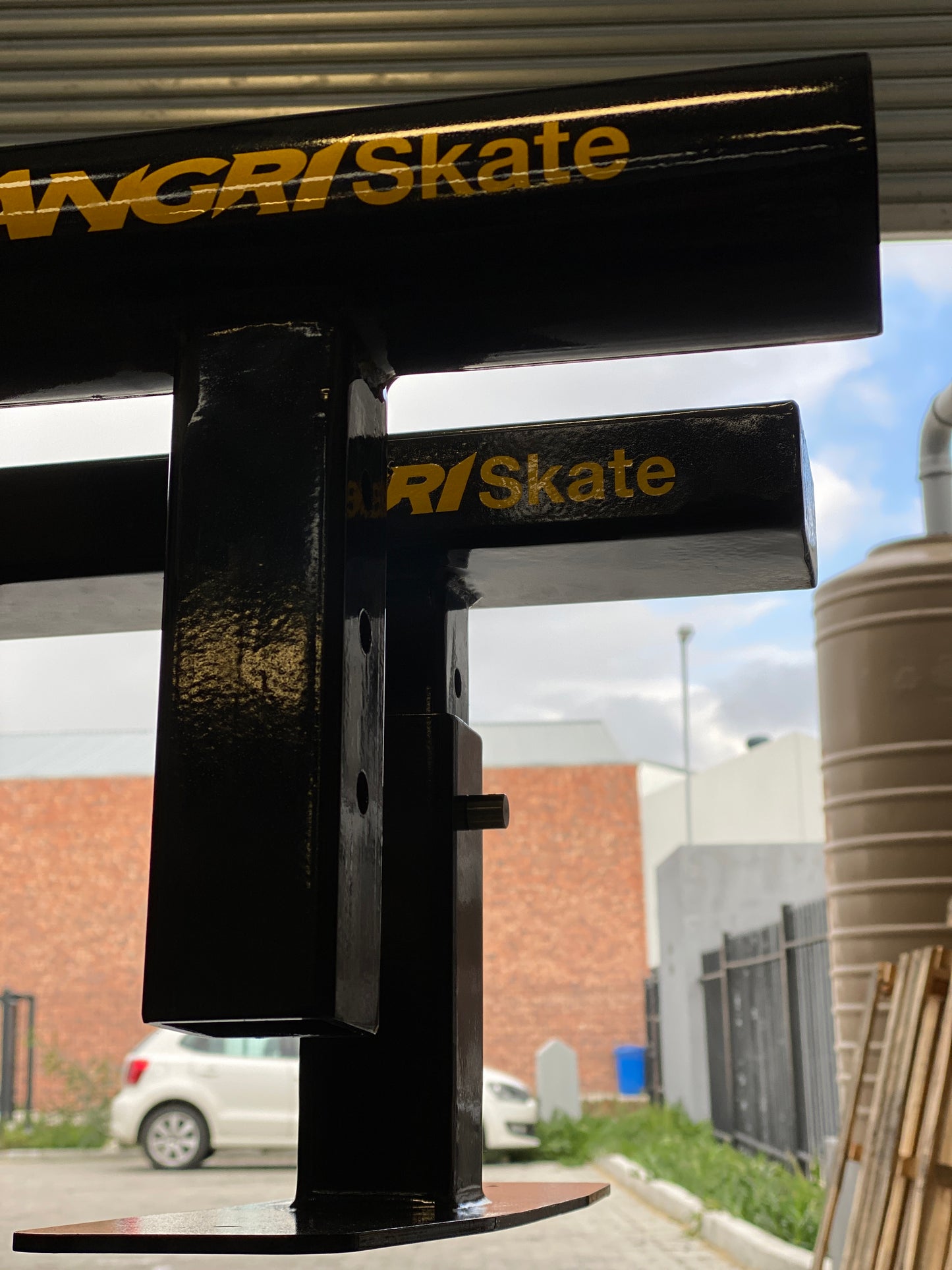 ANGRi Skate ROUND 3Bar Pro Skateboard Grind Rail System - 1.9m Adjustable
